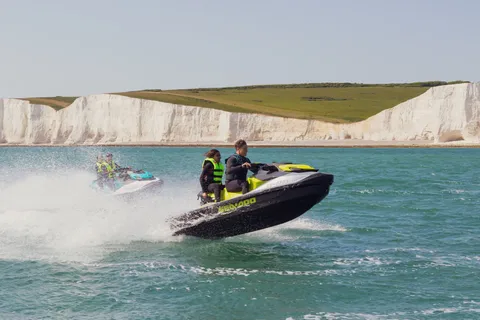 Brighton: Safari z przewodnikiem po wybrzeżu na skuterach wodnych Seven Sisters