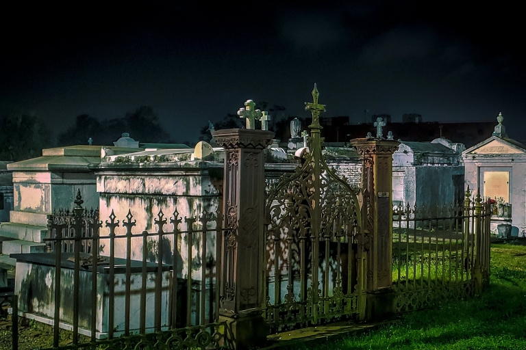 New Orleans: Dead of Night Ghosts and Haunts Bus Tour