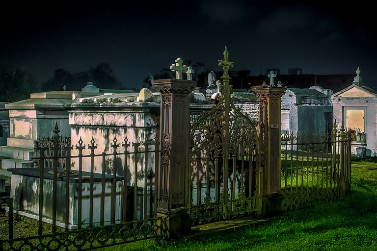 New Orleans: Dead of Night Ghosts and Haunts Bus Tour