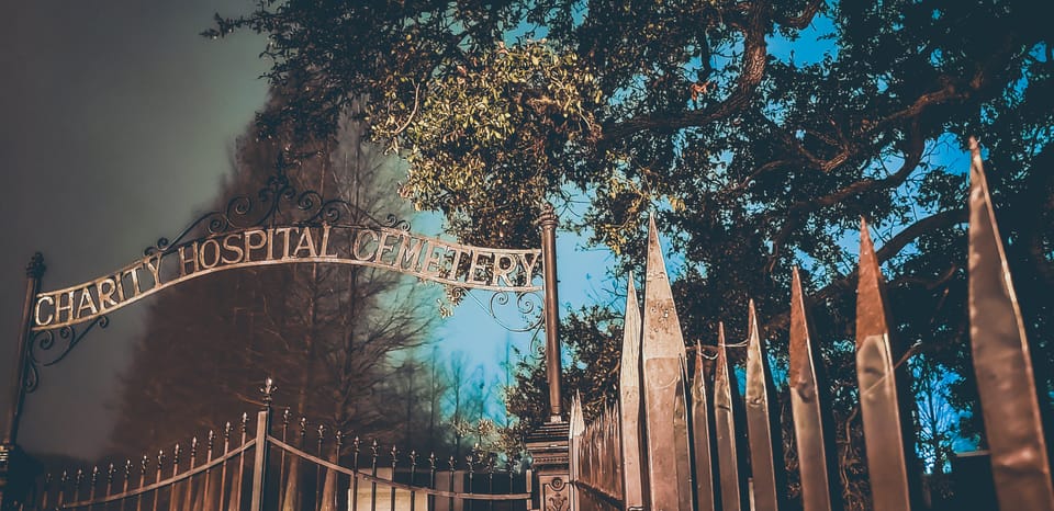 dead of night ghosts & cemetery bus tour