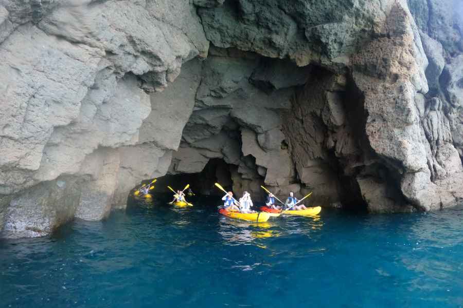 Lomo Quiebre: Mogan Kajak- und Schnorcheltour in den Höhlen. Foto: GetYourGuide