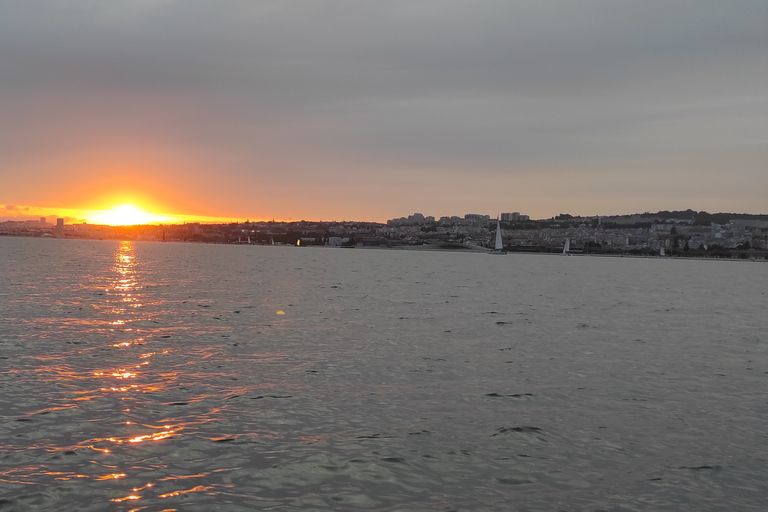 Lisbon: City Boat Cruise Daytime/Sunset/Night with Champagne