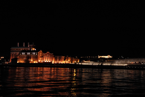 Lisboa: Crucero en barco por la ciudad de día/atardecer/noche con champán