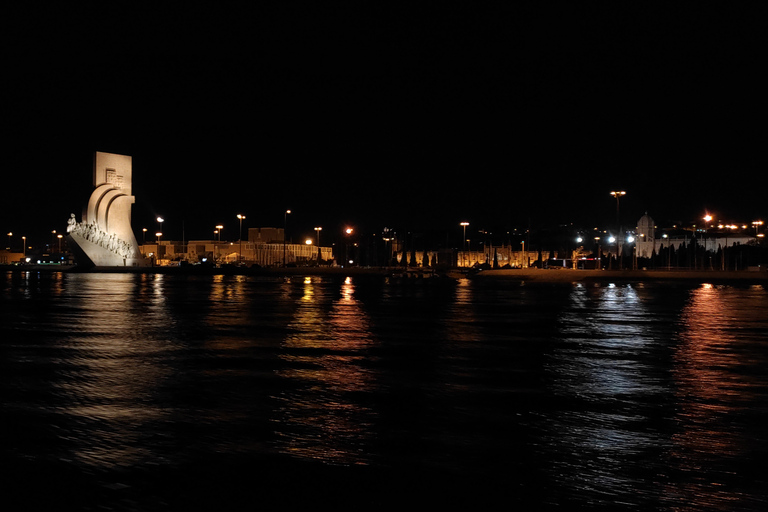 Lisboa: Crucero en barco por la ciudad de día/atardecer/noche con champán