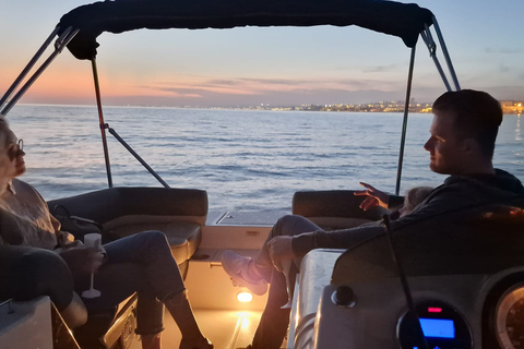 Lisboa: Crucero en barco por la ciudad de día/atardecer/noche con champán