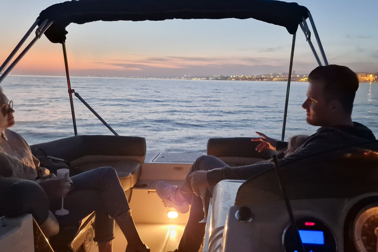 Lisboa: Crucero en barco por la ciudad de día/atardecer/noche con champán