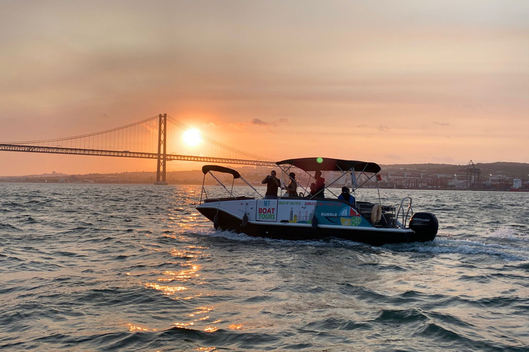 Lisboa: Cruzeiro de barco pela cidade dia/pôr do sol/noite com champanheLisboa: City Boat Cruise Diurno/Pôr do Sol/Noite com Champanhe