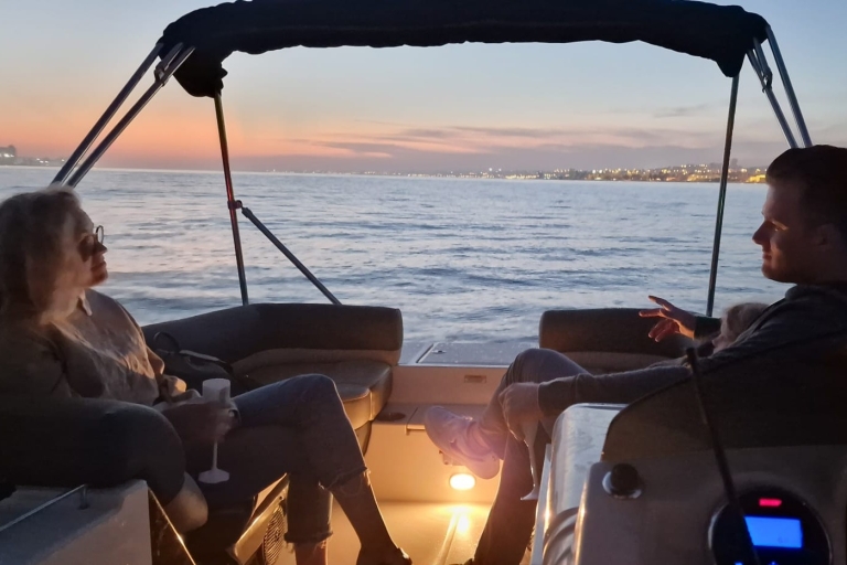 Lisbon: Tagus River Boat Night Tour with Champagne Lisbon: Tagus River Boat Tour with Champagne