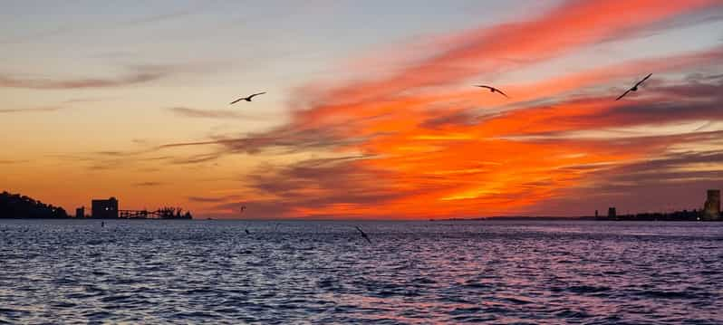 Lissabon Taag Boottocht Bij Zonsondergang En Nacht Met Champagne