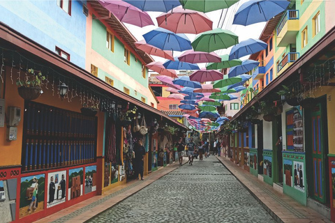Guatapé: Tour Guatapé und Peñol ab Medellín, alles inklusive.