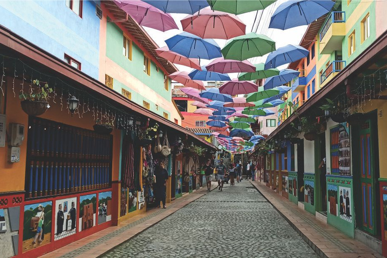 Guatapé: Tour Guatapé und Peñol ab Medellín, alles inklusive.