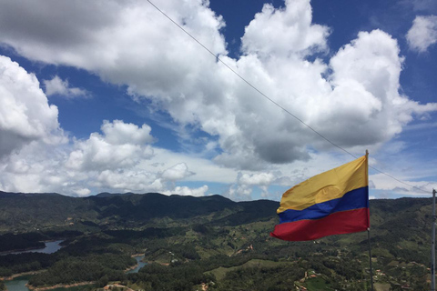 Guatapé: Tour Guatapé und Peñol ab Medellín, alles inklusive.