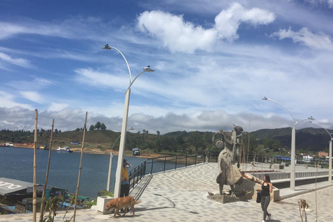 Guatapé: Tour Guatapé und Peñol ab Medellín, alles inklusive.