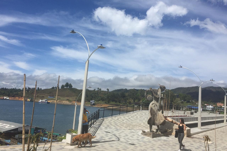Guatapé: Tour Guatapé und Peñol ab Medellín, alles inklusive.