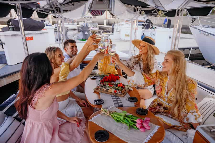 Los Angeles: Luxus-Kreuzfahrt mit Wein, Käse und Seelöwen. Foto: GetYourGuide Los Angeles: Luxus-Kreuzfahrt mit Wein, Käse und Seelöwen. Foto: GetYourGuide