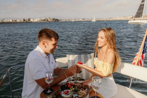 Marina del Rey: Luxury Boat Cruise with Wine & Cheese Group Tour