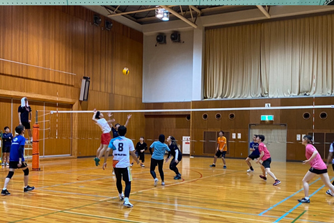 Volleyball in Osaka & Kyoto with locals! Volleyball: Ogimachi Pool (Osaka)