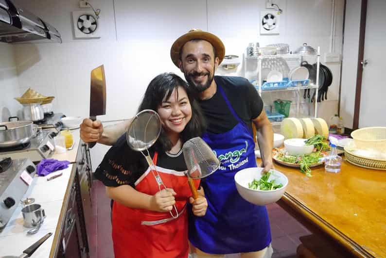 Chiang Mai: Evening Cooking Class and Visit Local Market