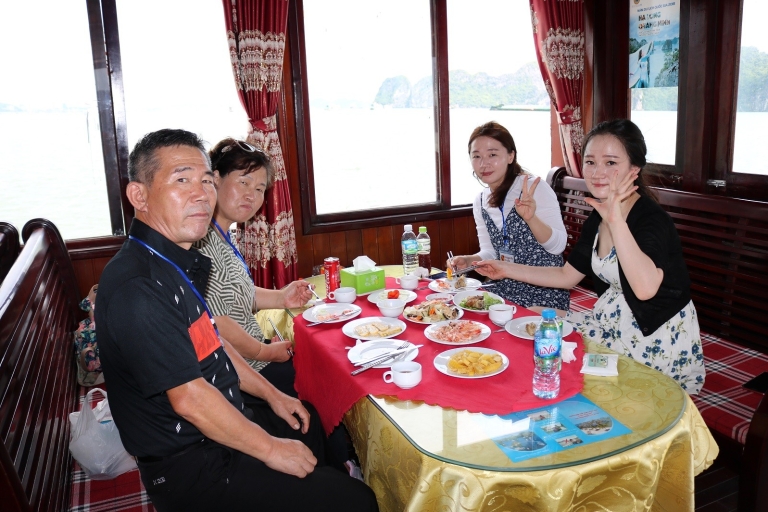 Halong Bay Tageskreuzfahrt mit Mittagessen, Kajak, Sonnenuntergang, Transfer