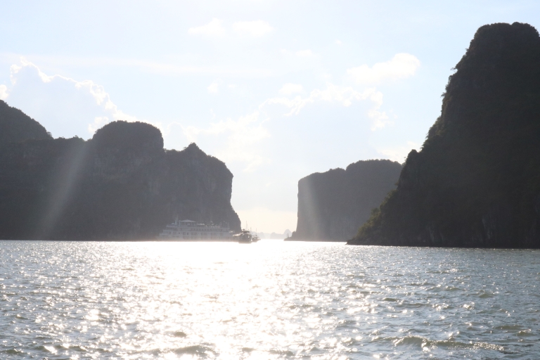 Crucero de un día por la Bahía de Halong con almuerzo, kayak, puesta de sol , traslado