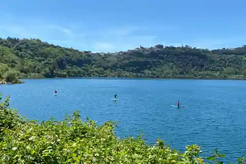 Nemi-See: SUP-Kurs und Verkostung am See