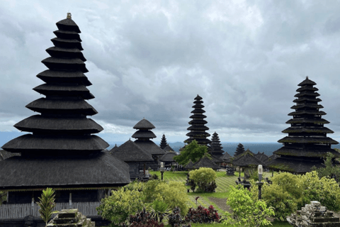 Bali: tour guidato del tempio madre di Besakih con bigliettoPunto d&#039;incontro al Tempio di Besakih