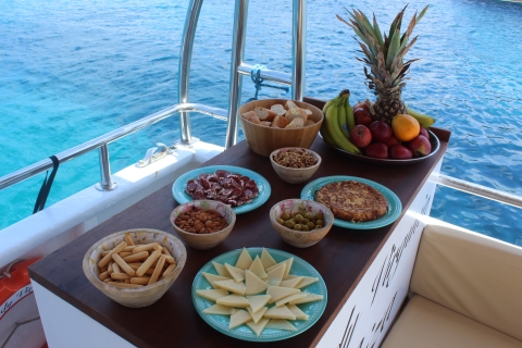 Ibiza: Scenic Cruise with Tapas and Drinks