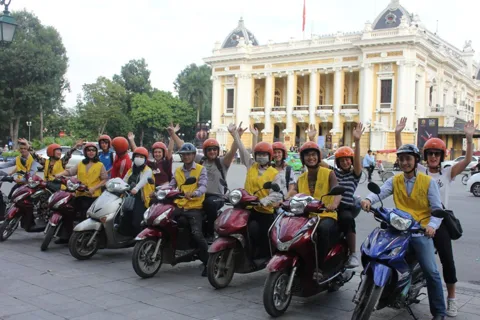 Hanoi: Ruta gastronómica y turística en moto con 7 degustaciones