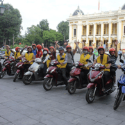 Hanoi: Food and Sightseeing Motorbike Tour with 7 Tastings