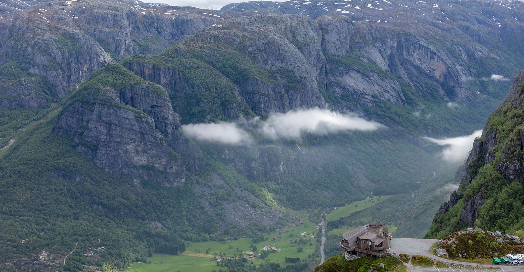 Kjerag, Summer Hike - Housity