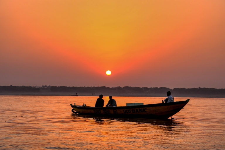 Varanasi Poranny rejs statkiem o wschodzie słońca