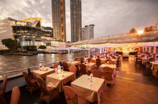 Bangkok: Grand Chao Phraya Dinner Cruise mit Live-Show