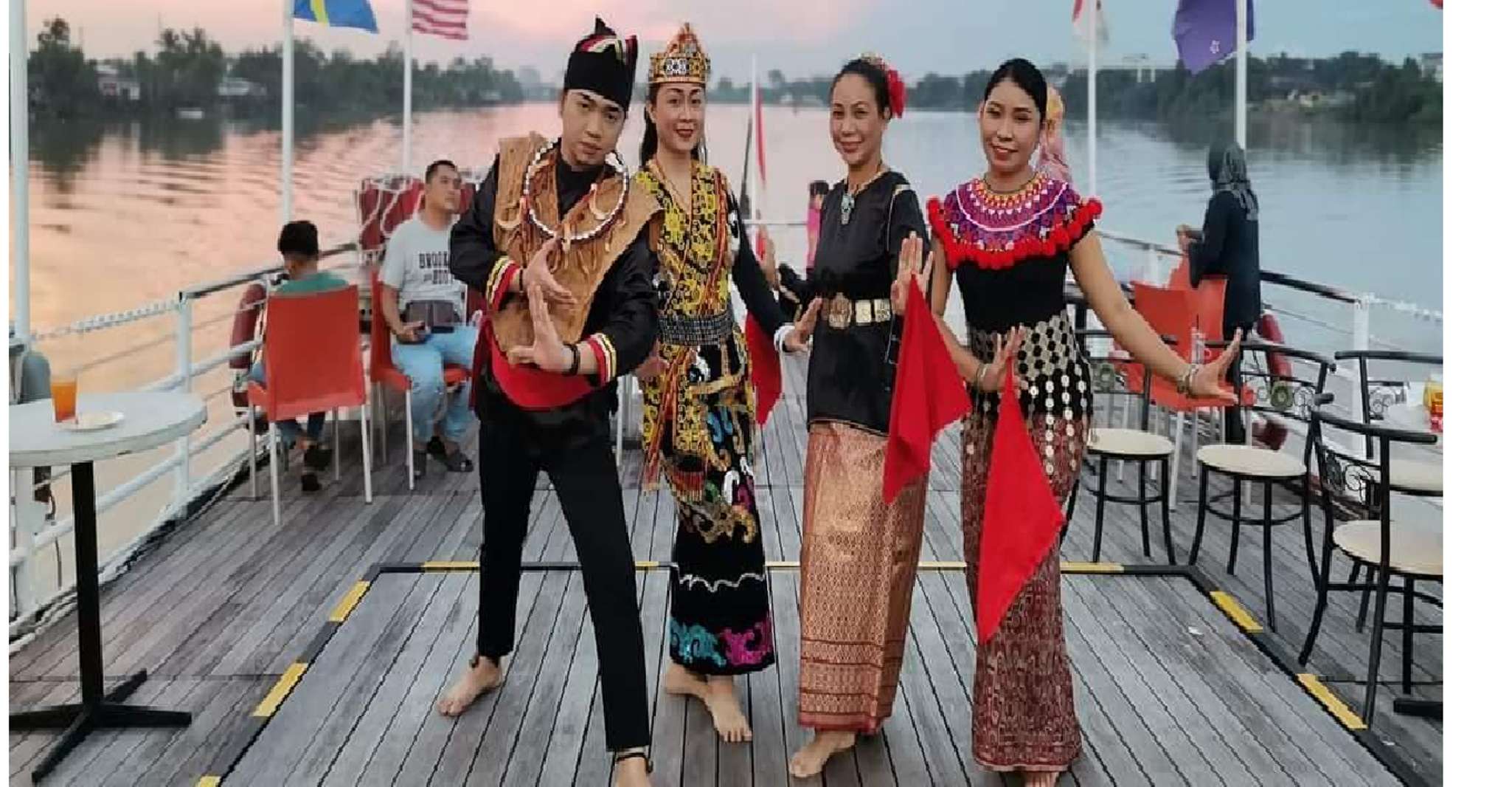 Sarawak Sunset River Cruise Tour - Hizvo