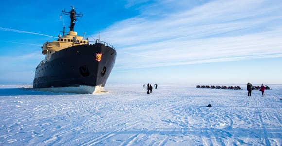 Ab Rovaniemi: Eisbrecherfahrt mit der Sampo und Ice Floating