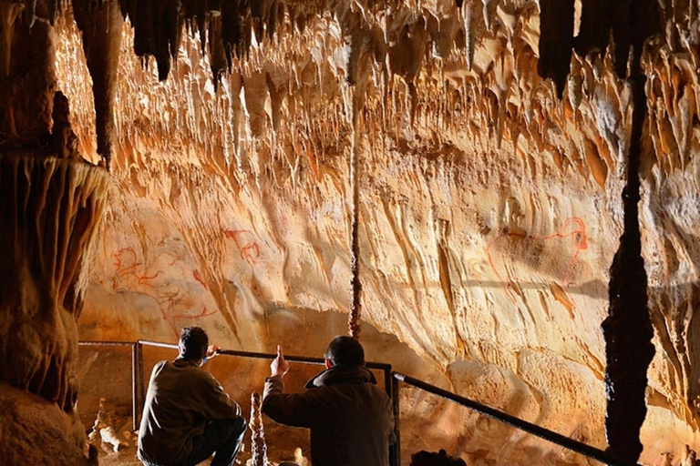 Sarlat: tour privato in una grotta preistorica originaleTour privato di mattina alla grotta di Cougnac con EXPLOREO