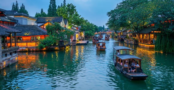 Shanghai: Private Shanghai & Zhujiajiao Tour mit Mittagessen