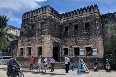 Zanzibar: Excursão a pé pela cidade histórica de Stone Town e almoço.Excursão a pé histórica em Zanzibar StoneTown com almoço local