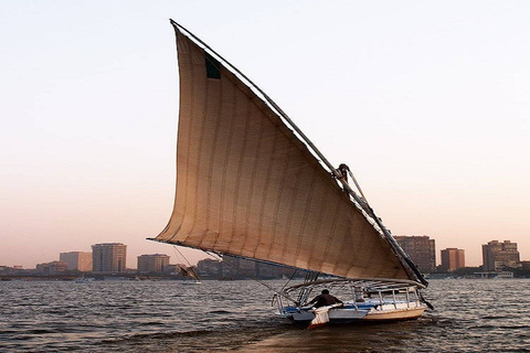 El Cairo: Paseo en feluca por el río Nilo con comida