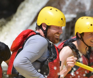 Mont-Tremblant: Dia inteiro de rafting nas águas brancas do rio Rouge