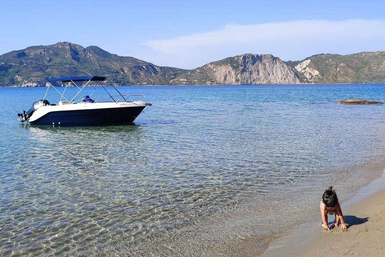 Croisière privée vers l'île de la Tortue, les grottes de Keri et les Mizithres