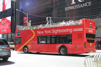 NYC, Guided Hop on Hop Off Bus met twee attracties - Housity