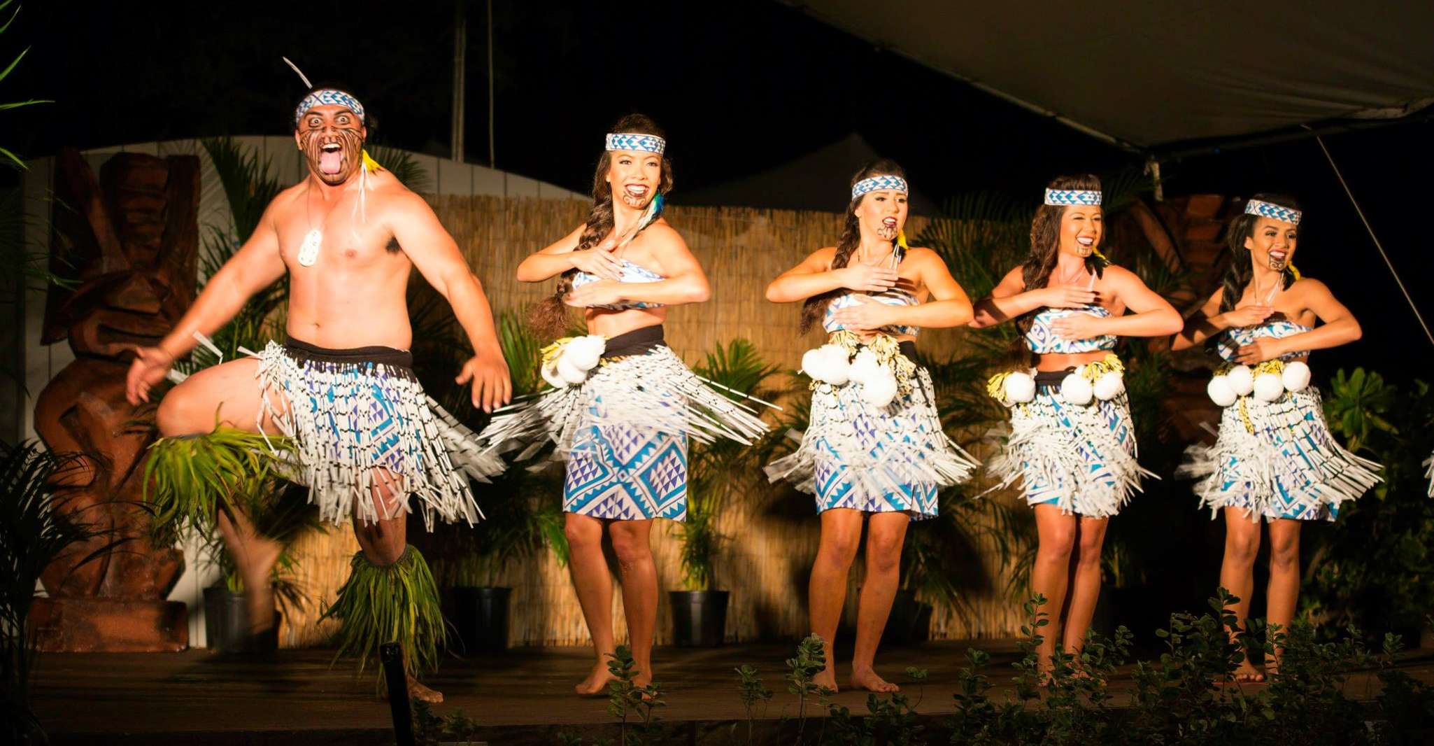 Oahu, Oceanfront Luau with the Diamond Head Luau Band - SuiteTrails