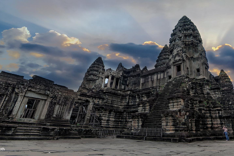 5 giorni con tutte le attrazioni imperdibili a Siem Reap5 giorni Tutti i templi imperdibili, la cascata e il villaggio galleggiante