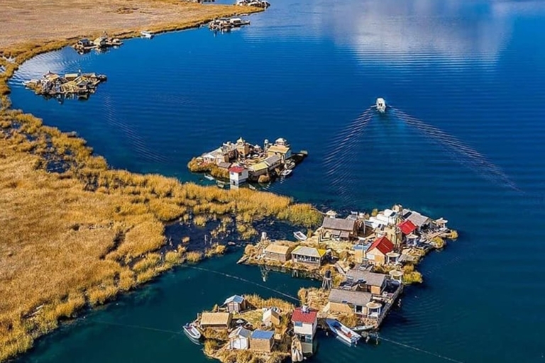 Kajak na pływającej wyspie Uros i Taquile łodzią motorowąKajak na Pływającej Wyspie Uros i Taquile łodzią motorową