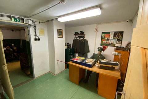 Prague : visite du communisme et du bunker de 3,5 heuresVisite extravagante du communisme à Prague