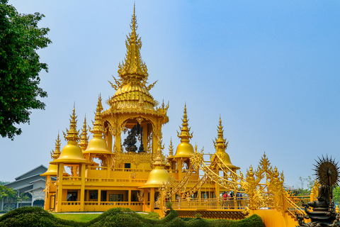 Chiang Rai : 3 temples et Triangle d'Or avec bateau à longue queueParticipez à une excursion d'une journée