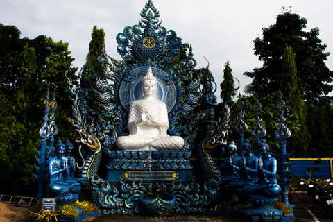 Från Chiang Mai: Chiang Rai 2 tempel och Gyllene triangelnPrivat dagstur