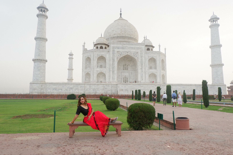 Depuis Delhi : visite privée du Taj Mahal au lever du soleil en voiture