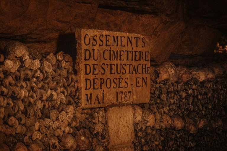 Paris: Catacombs Ticket & Audio Tour with a City Walk Paris: Catacombs Ticket & Audio Tour with a City Walk (EN)
