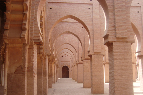 Excursion d'une journée de Marrakech à Ijoukak et au lac Ouirgane à dos de chameau